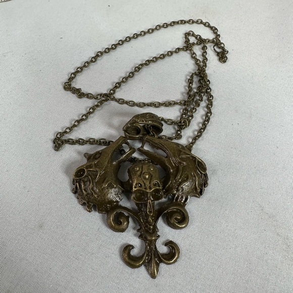 Large strange wolf skull pendant necklace - Picture 4 of 5